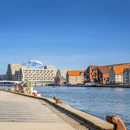 Shield 2 - Great In The Centre Of Lejlighed København