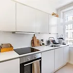 Apartman Shield 2 - Great In The Centre Of *