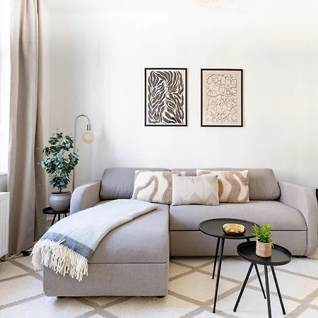 Shield 2 - Great In The Centre Of Appartement